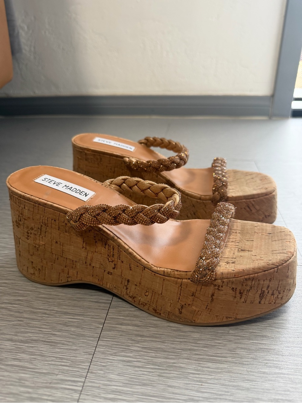 Steve Madden Danya-In Gold Wedges Size 9 NWOB - Picture 3 of 11